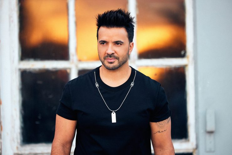 Luis Fonsi aboga por que la gala de los Latin Grammy salga con frecuencia de los EEUU