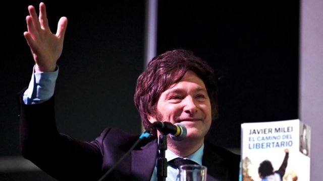 ¿Quiénes son las mujeres que rodean a Milei, el próximo presidente argentino?