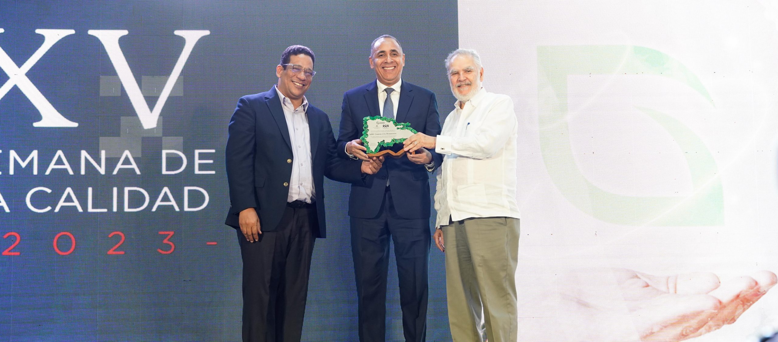 Entregan reconocimiento a instituciones han aplicado política de compras verdes