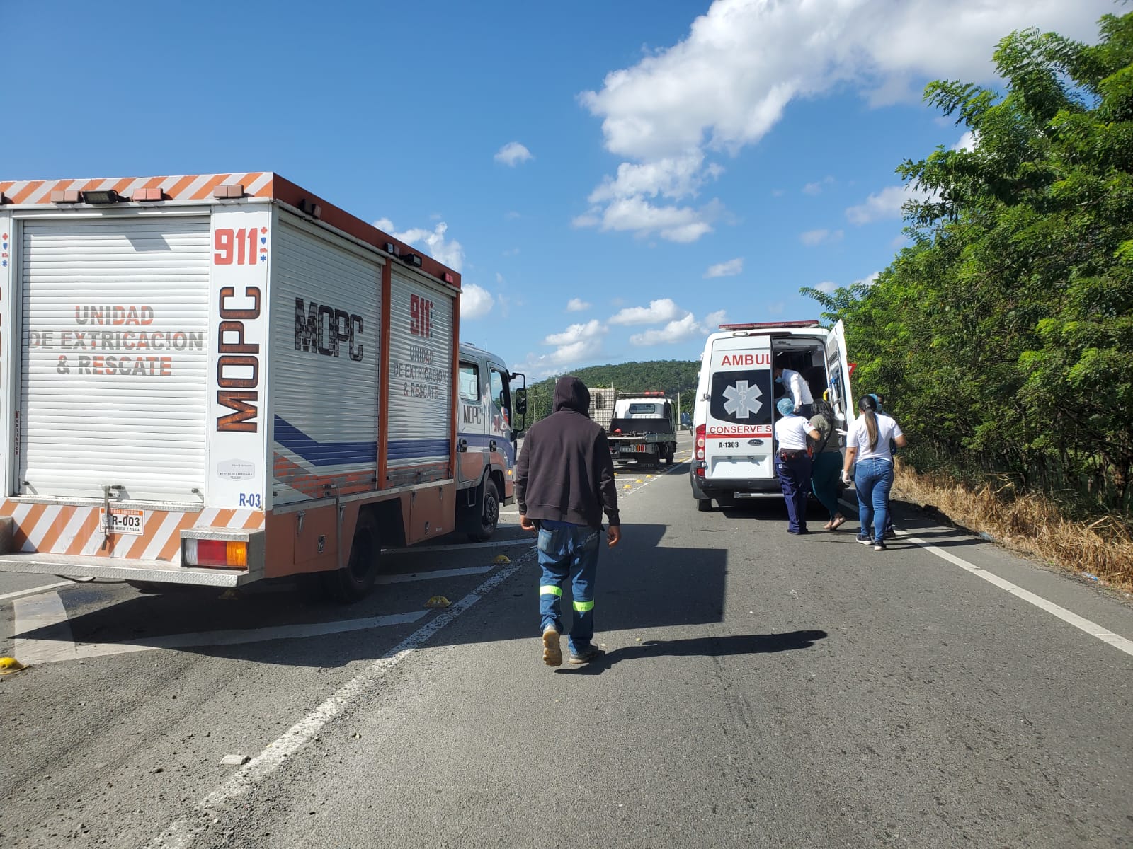 Sistema 9-1-1 dice asistir 14 afectados en accidente múltiple en autopista Duarte