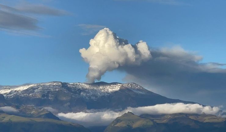 Aumenta la actividad sísmica del volcán Nevado del Ruiz en Colombia