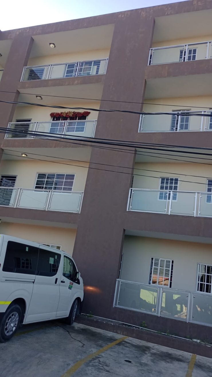 En Higüey adolescente de 11 años pierde la vida al lanzarse de un cuarto piso