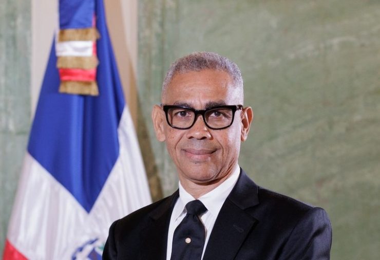 Aspirante a juez del TC le dice en su propia cara a Luis Henry Molina que su designación fue inconstitucional