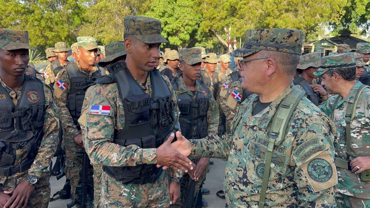 Comandante del Ejército visita zona fronteriza en evaluación de listeza operacional de tropas
