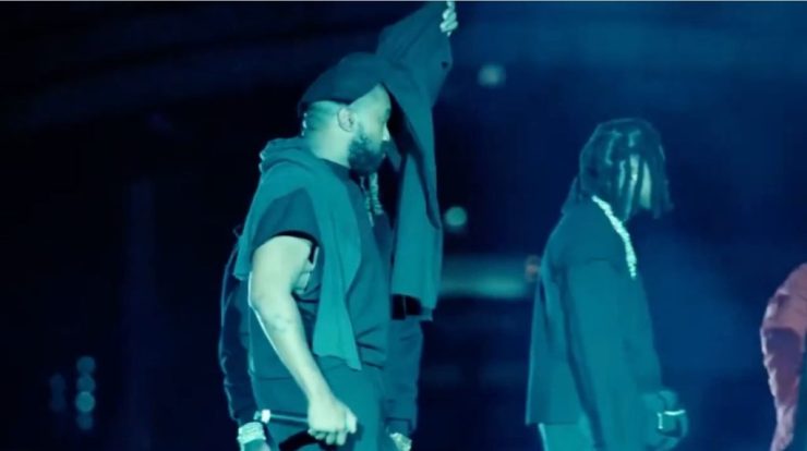 Kanye West en el ojo del huracán por usar capucha similar a la de KKK