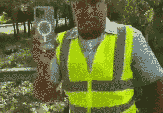 Policías y agente Digesett se enfrentan durante una asistencia del 9-1-1