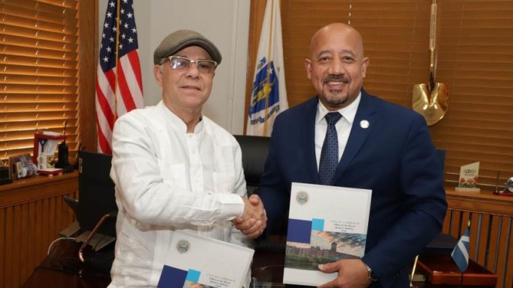 Alcaldes de Santo Domingo Este y Lawrence, en Boston, firman convenio de Cooperación