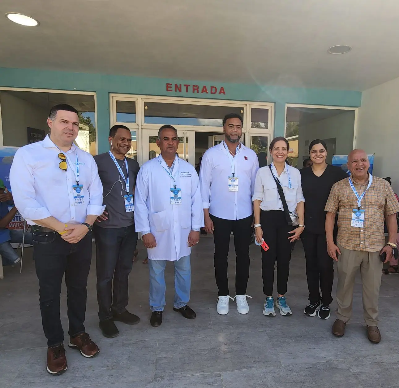 Médicos dominicanos de EE.UU brindan servicio gratuito en Hospital Padre Fantino en Montecristi