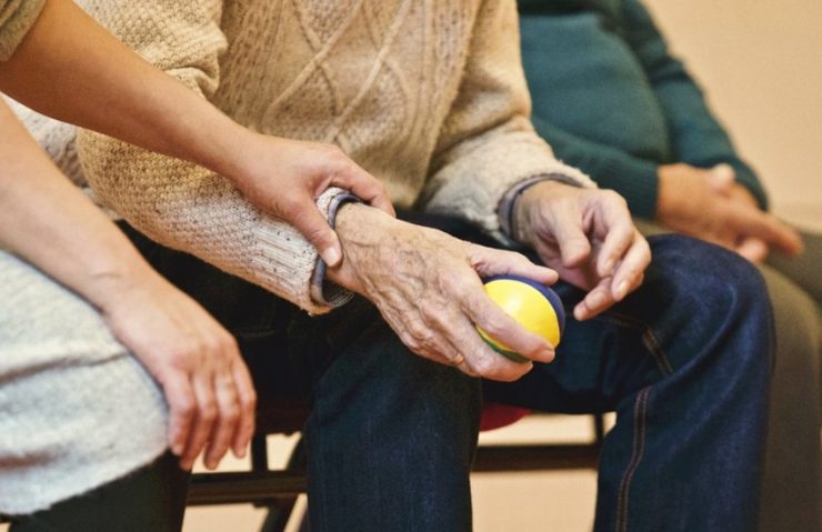 Día Mundial del Parkinson: los 10 signos de alerta temprana y cuándo acudir a la consulta