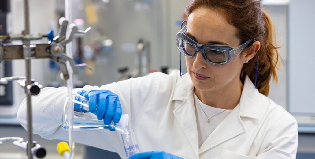 35% de graduados en ciencias e ingenierías a nivel mundial son mujeres, sin cambios en una década