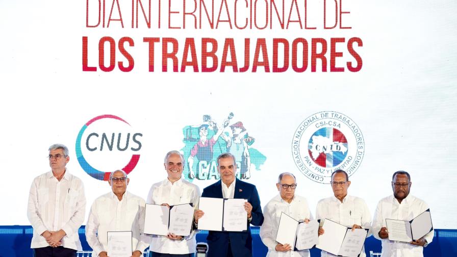 Gobierno y sindicalistas firman pacto para introducir mejoras en salarios y seguridad social