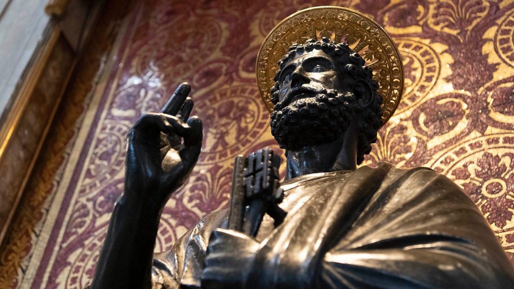 El Vaticano expondrá las vestimentas de san Pedro y san Juan del «tesoro» secreto de Roma